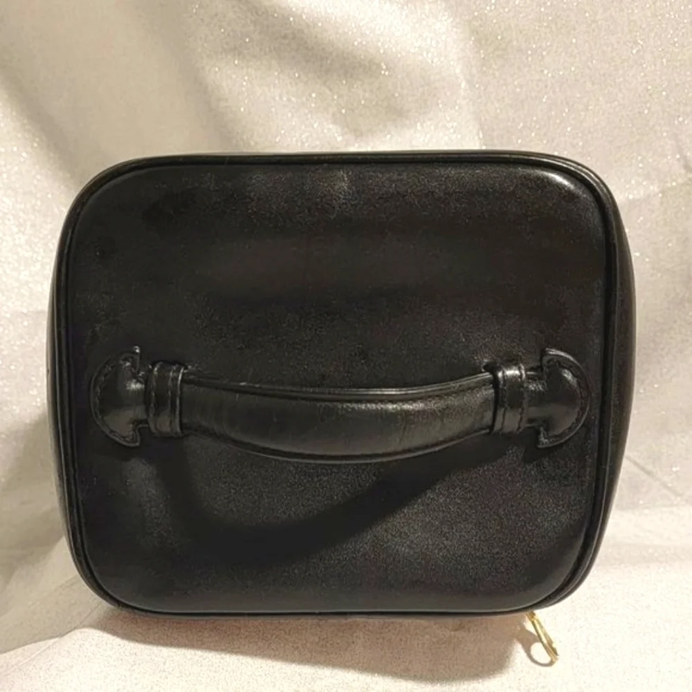 Authentic CHANEL Black Lambskin Leather Vanity Case - Picture 5 of 14